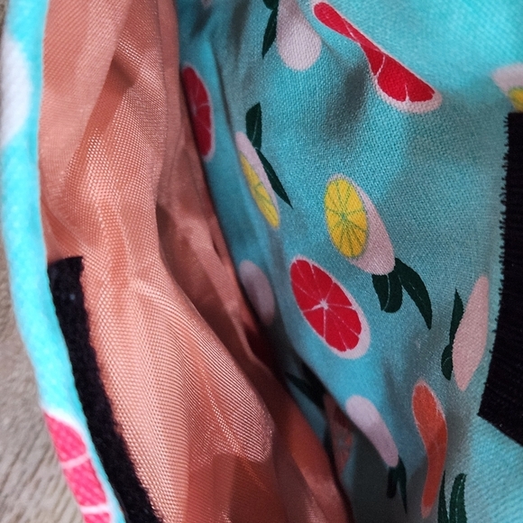 Kavu Keepalong Citrus Print Adjustable Crossbody Bag - Picture 9 of 12